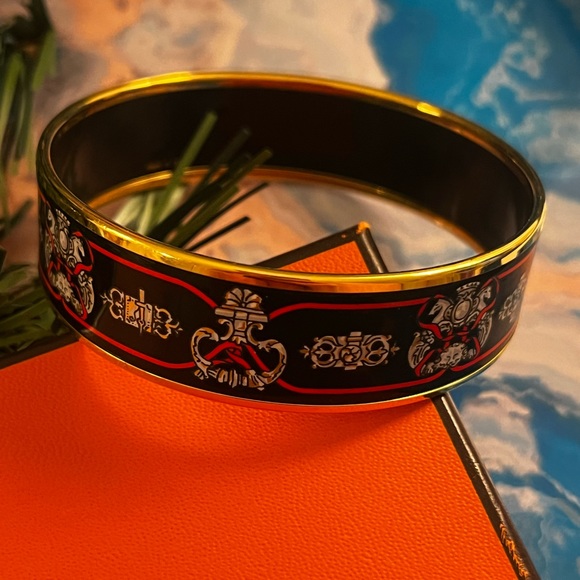❤️ Hermes black red & gold bangle bracelet authentic with horses/coat of arms! - Picture 6 of 8